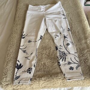 Athleta White and Black Floral Leggings